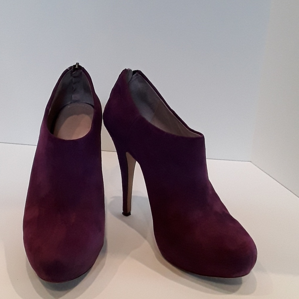 VinceCamuto purple suede pumps